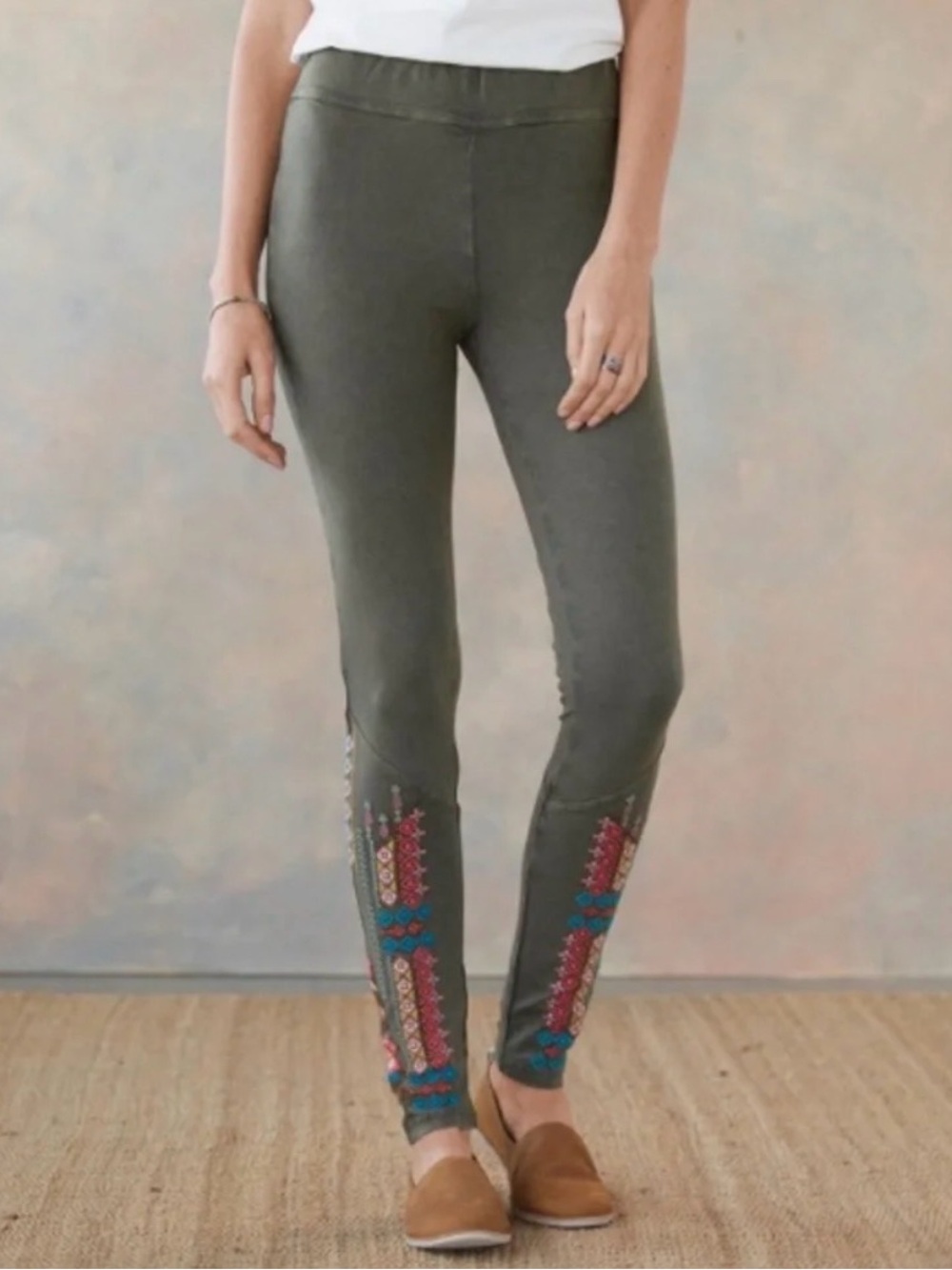 Sundance Women's Olive Embroidered Leggings